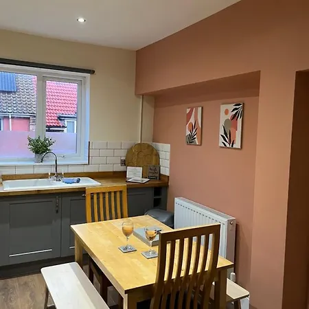 Elysium Holiday Lets - Elysium House, Gorgeous Victorian Townhouse In Central Whitby