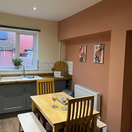 Elysium Holiday Lets - Elysium House, Gorgeous Victorian Townhouse In Central Whitby